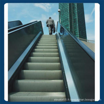 Escalator de l&#39;aéroport de la station de métro